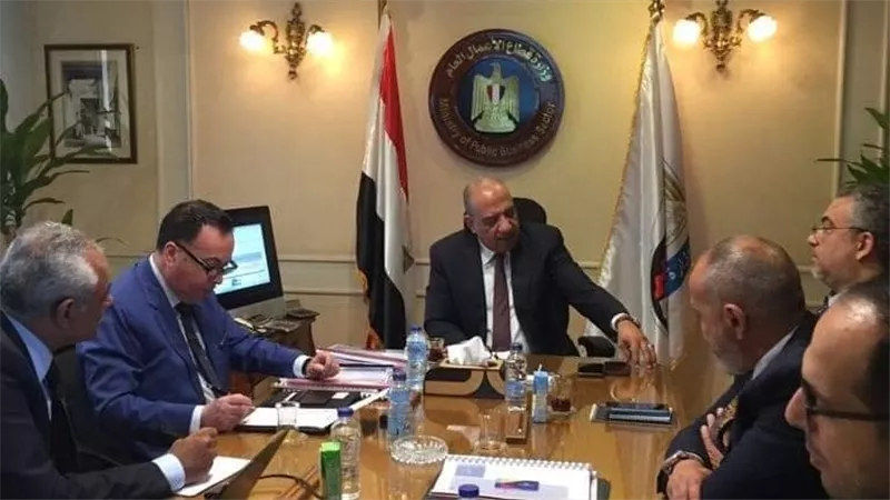 وزير قطاع الأعمال يستعرض مشروعات التطوير العقاري