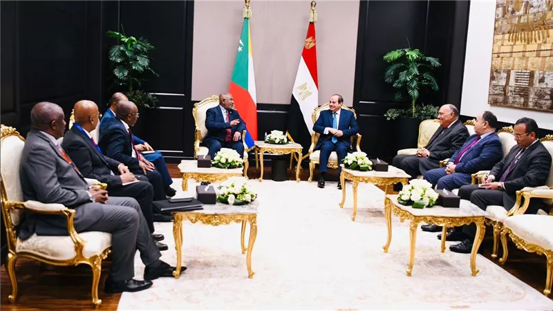 لتعزيز العلاقات الثنائية.. الرئيس السيسي يلتقي مع رئيس جمهورية جزر القمر