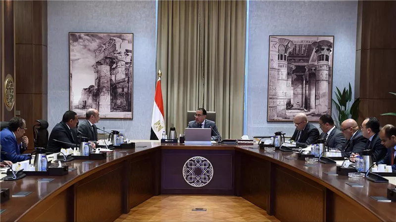 رئيس الوزراء يتابع موقف سداد مستحقات شركة 