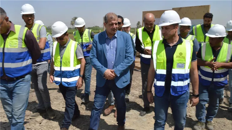 رئيس مياه الفيوم يتفقد مشروع الصرف الصحي الجاري تنفيذه بالتجمع القروي كفر محفوظ 