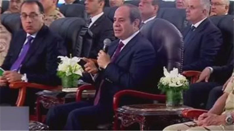 الرئيس السيسي لرجال القطاع الخاص والمستثمرين: من فضلكم ما تضيعوش وقت تانى