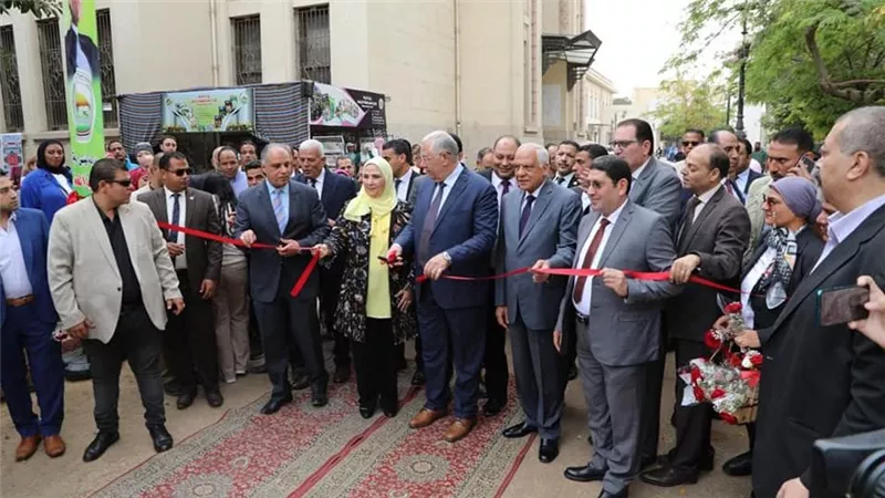 وزيرا الزراعة والتضامن الاجتماعى ومحافظ الجيزة يفتتحون معرض زهور الربيع ال 90 بالمتحف الزراعي