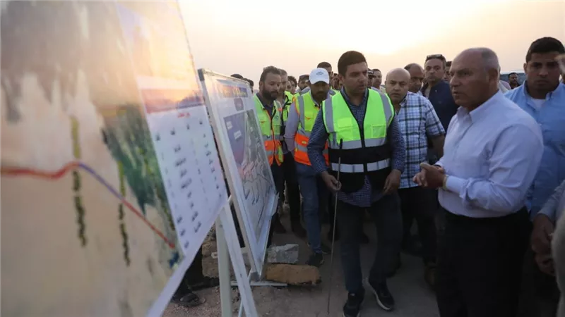 وزير النقل يتفقد مواقع العمل في مشروع تطوير وتوسعة ورفع كفاءة طريق  وادي النطرون العلمين