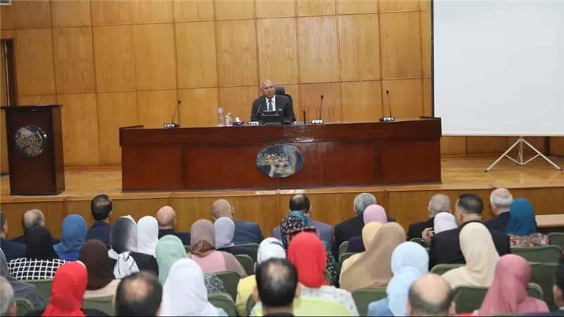 وزير النقل: ضرورة العمل على مدار الساعة والانضباط التام في العمل