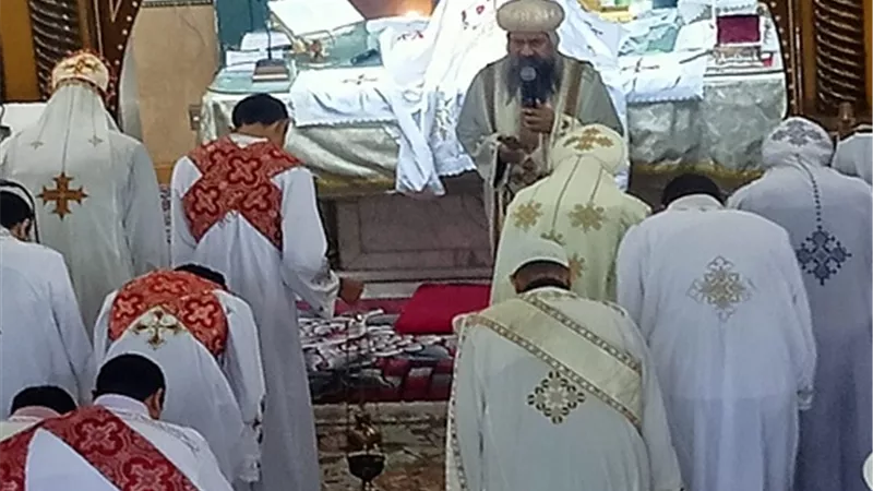 أسقف السويس يترأس القداس الآلهى بكنيسة الأنبا أنطونيوس