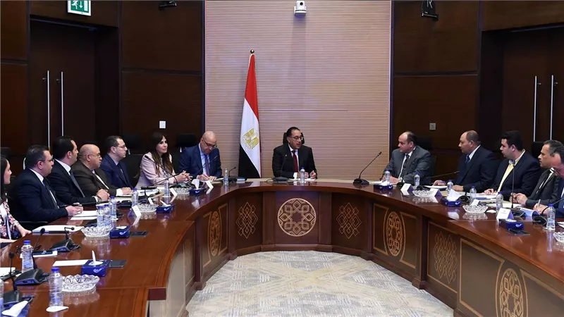 رئيس الوزراء يترأس اجتماع الوحدة الدائمة لحل مشكلات المستثمرين بمجلس الوزراء