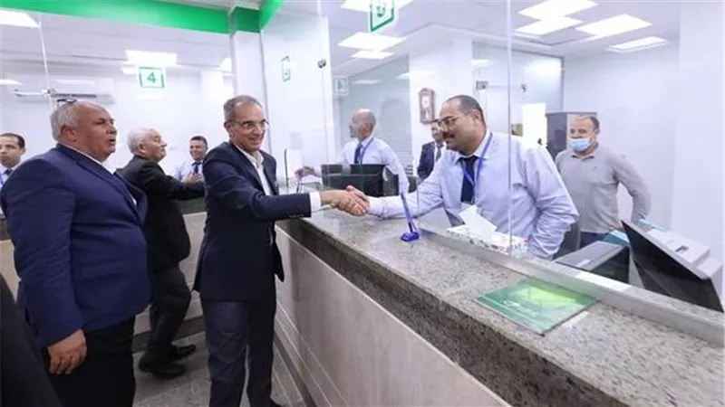 وزير الاتصالات يتفقد مبنى بريد السلام ومدرستى التربية الفكرية والامل للصم بالخارجة