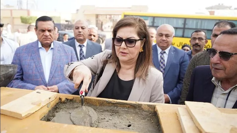 وزيرة التخطيط والتنمية الاقتصادية تضع حجر الأساس لمركز خدمات مصر بالعريش