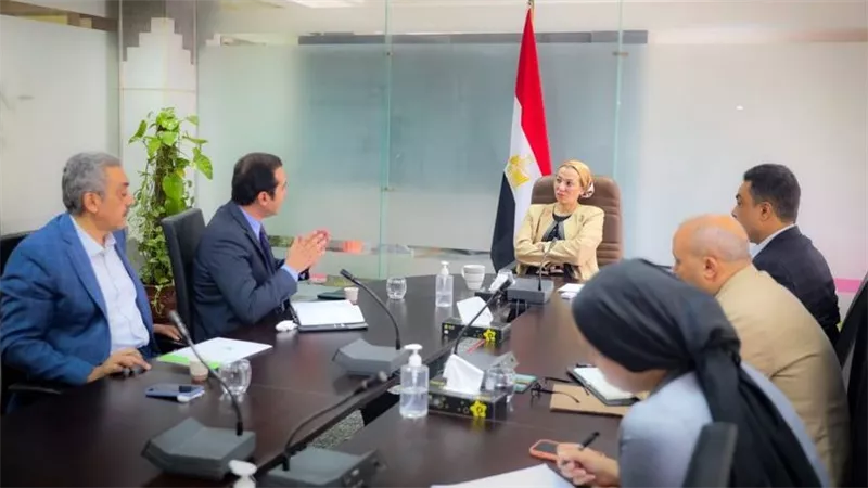 وزيرة البيئة تلتقي مع ممثلى شركة أسبيك العاملة في مجال إدارة تشغيل ومعالجة المخلفات والتخلص الآمن منها