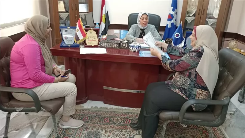 وكيل وزارة التضامن بالسويس تلتقي بـ 