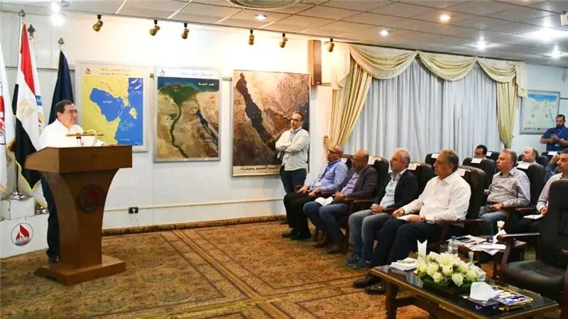 وزير البترول يؤكد أهمية تكثيف الجهود لزيادة الإنتاج والاحتياطي البترولي