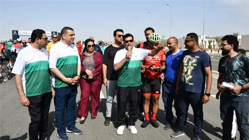 وزير الشباب والرياضة ومحافظ القاهرة يُطلقان شارة بدء أكبر ماراثون للدراجات الهوائية