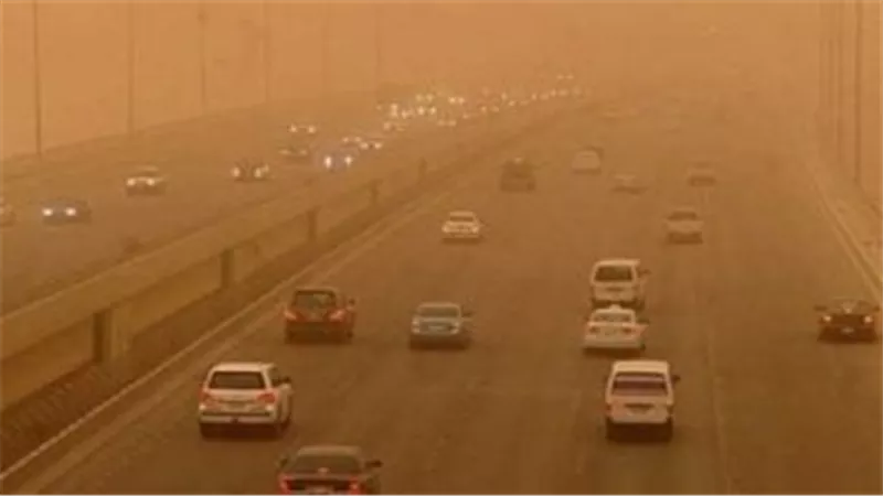 الأرصاد تناشد المواطنين الابتعاد عن المناطق المكشوفة وتجنب السير أسفل لوحات الإعلانات