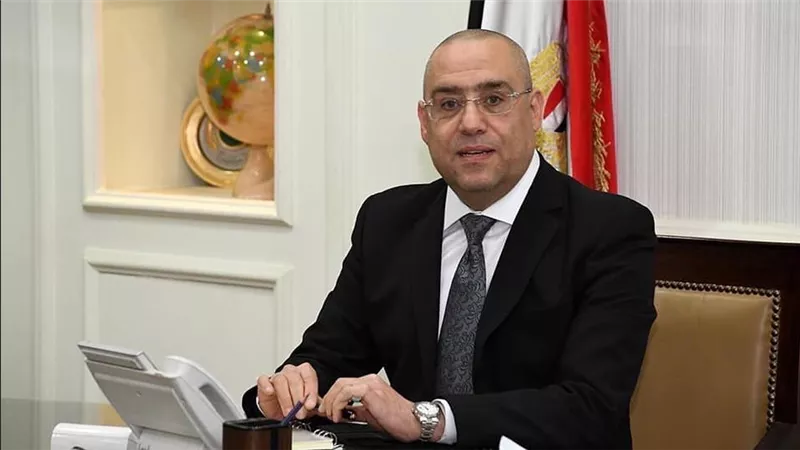 وزير الإسكان يُصدر 3 قرارات لإزالة مخالفات بناء بالساحل الشمالي الغربي والعاشر من رمضان