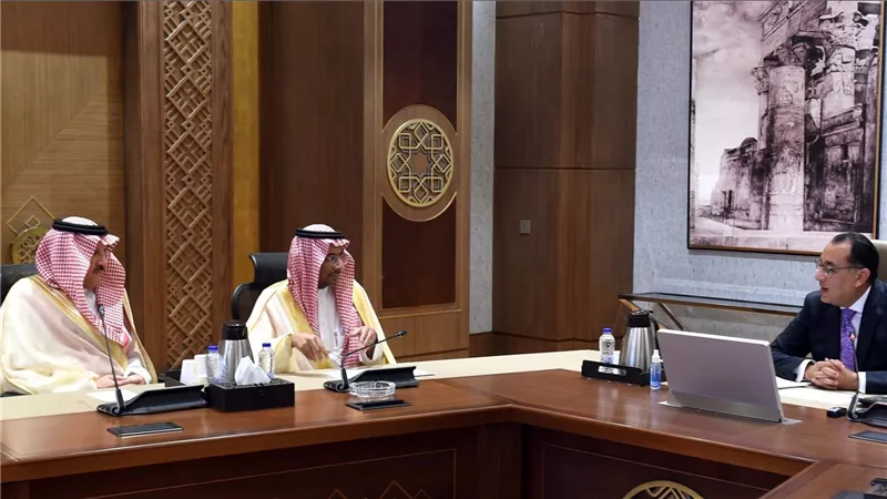 رئيس الوزراء يلتقي وزير الصناعة والثروة المعدنية السعودي والوفد المرافق له
