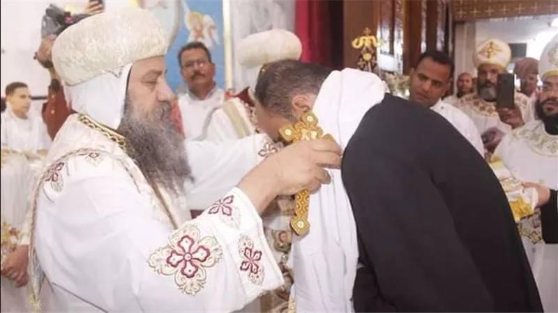 أسقف السويس يشارك فى سيامة كاهن بإيبارشية الوادي الجديد