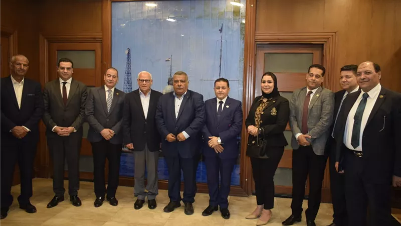 محافظ بورسعيد يستقبل وفد لجنة الصناعة بمجلس النواب 