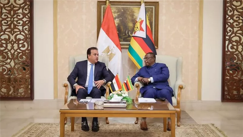 وزير الصحة يلتقي نظيره الزيمبابوي لبحث سبل التعاون المشترك بين الجانبين