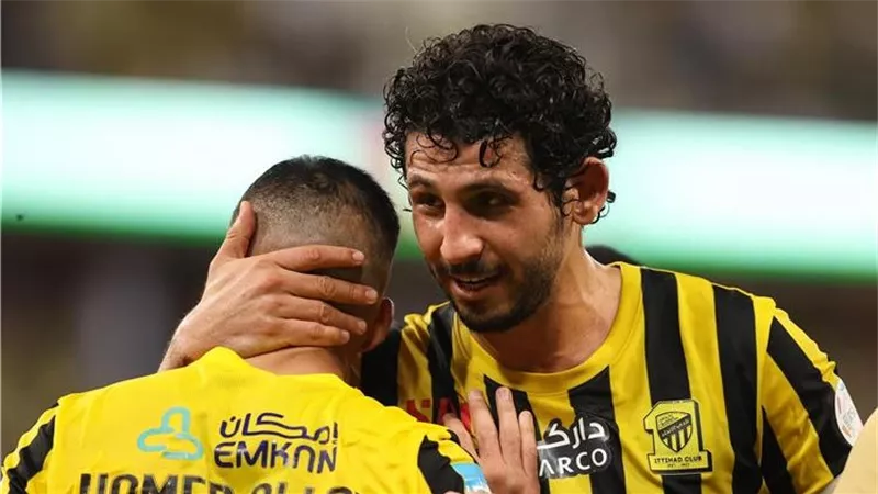هل يعود.. الأهلي يراقب مصير أحمد حجازي بعد أنباء رحيله عن الاتحاد
