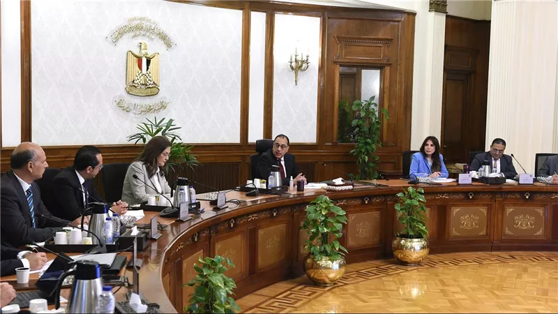 رئيس الوزراء يناقش مقترحات لتحفيز تدفق الاستثمارات الأجنبية والمحلية