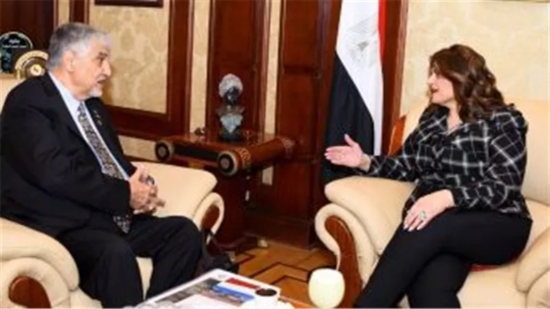 وزيرة الهجرة تستقبل خبيرا مصريا فى مجال البترول والآبار وإدارة المخلفات الصناعية