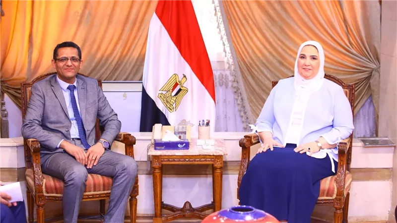 وزيرة التضامن الاجتماعي تلتقي نقيب الصحفيين لمناقشة الحماية الاجتماعية والتأمينية للصحفيين