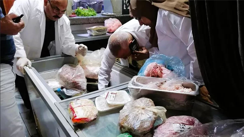 إعدام 31 كجم أغذية متنوعة غير صالحة للاستخدام الآدمي بالغربية 