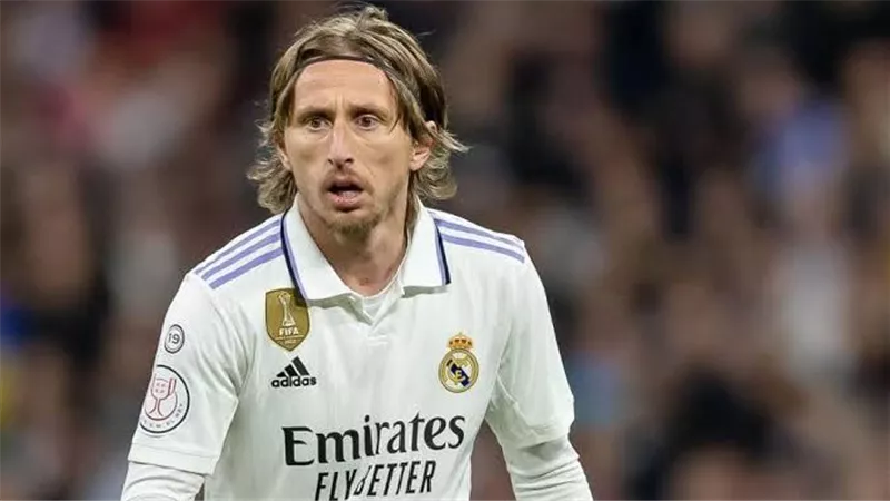 تقرير: مودريتش يقترب من قبول عرض الأهلي السعودي و الرحيل عن الريال