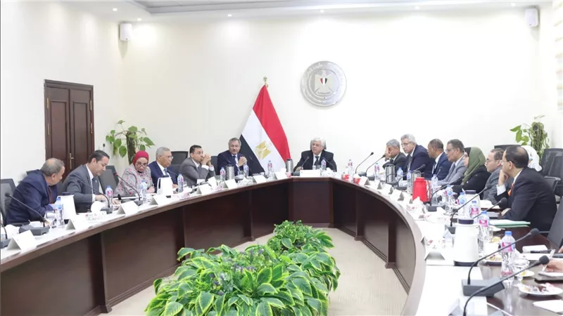 وزير التعليم العالي والبحث العلمي يرأس اجتماع مجلس المراكز والمعاهد والهيئات البحثية