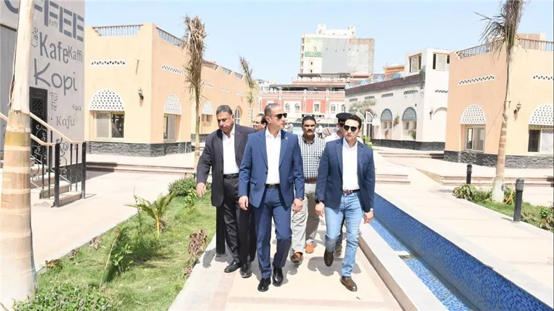 محافظ الفيوم يتابع أعمال رفع كفاءة المحاور المرورية بشارع الورشة ومنطقة 