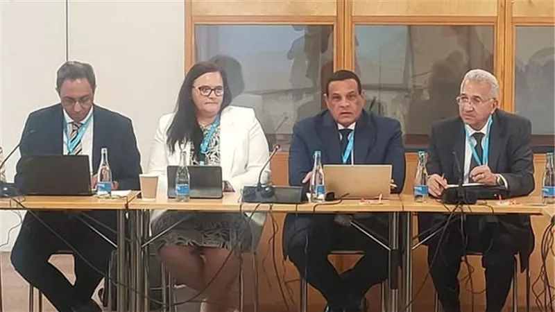 وزير التنمية المحلية يشارك في جلسة