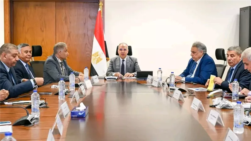 سويلم يتابع حالة المنظومة المائية وجاهزية شبكة الترع والمصارف ومحطات الرفع 