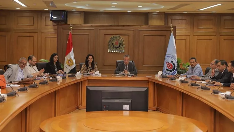 رئيس جامعة السويس يستقبل المدير التنفيذي لهيئة فولبرايت مصر