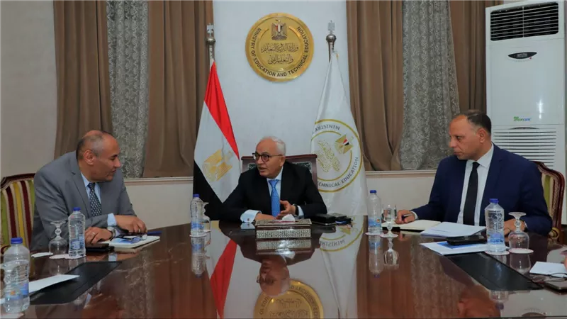 وزير التعليم يعتمد نماذج إجابة امتحانات الثانوية العامة للمواد غير المضافة للمجموع 