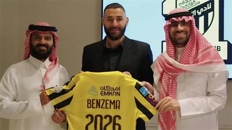 البنــز اتحادي.. اتحاد جدة يعلن إنضمام كريم بنزيما حتى 2026