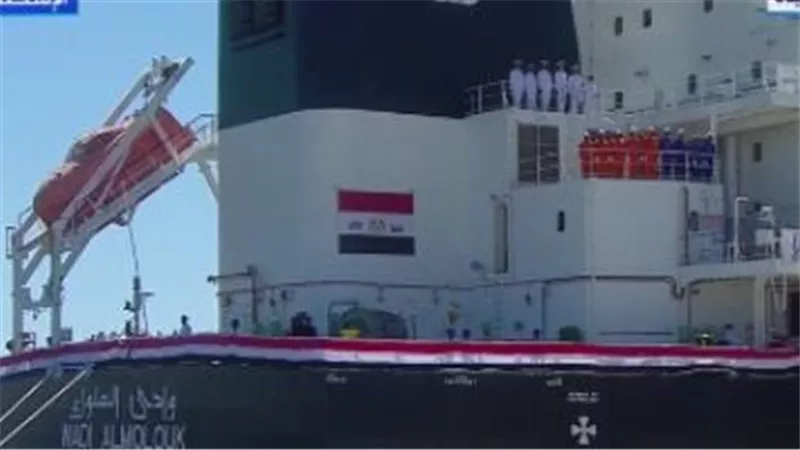 الرئيس السيسى يشهد مراسم رفع علم مصر على سفينة وادى الملوك بميناء الإسكندرية