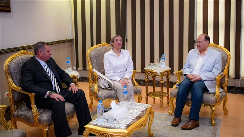 وزيرة البيئة تبدأ جولتها بمحافظات الصعيد بتفقد المشروعات البيئية بشركة أسيوط لتكرير البترول 