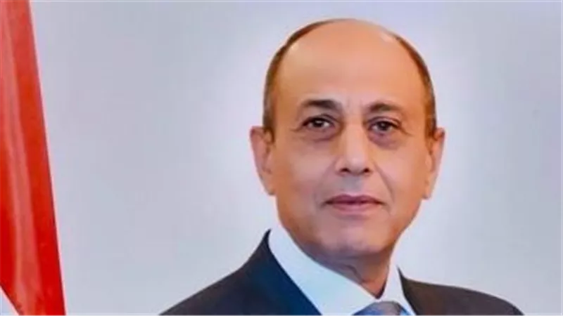 وزير الطيران يغادر إلى فرنسا على رأس وفد للمشاركة فى معرض باريس الجوي