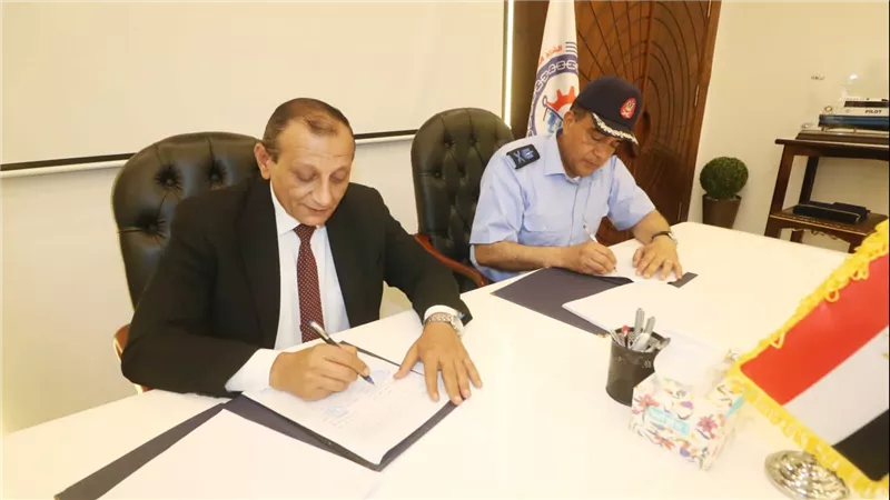 البحر الأحمر توقع عقد بناء وتدشين عدد  4  قاطرات بحرية