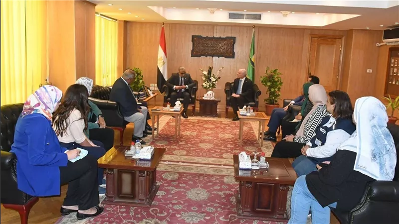 محافظ الفيوم يبحث تعزيز التعاون في مجال التمكين الاقتصادي للأسر الأولى بالرعاية 