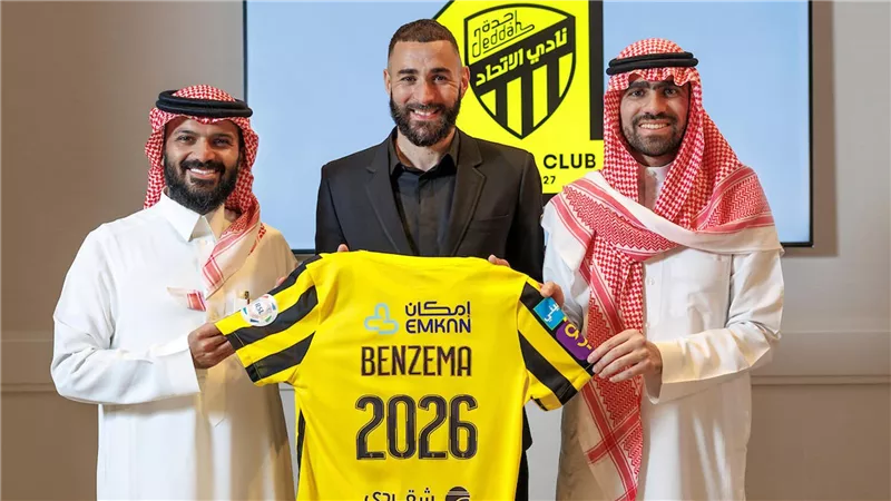 اعرف السبب.. صفقة انتقال كريم بنزيما إلى اتحاد جدة مهددة بالفشل