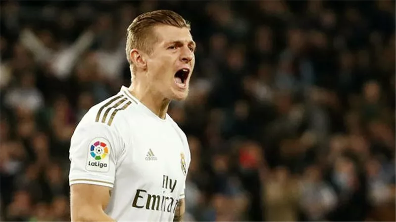 رسميًا.. ريال مدريد يمدد عقد كروس حتى نهاية يونيو 2024