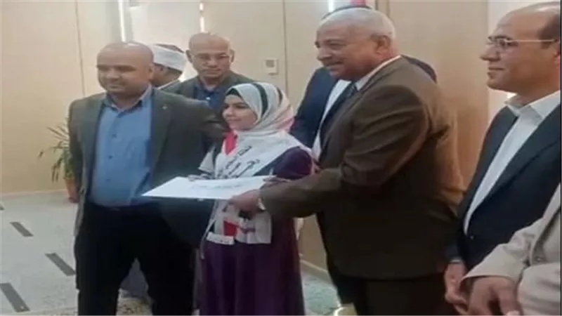 قيادات السويس تكرم أوائل الشهادات الإبتدائية والإعدادية الأزهرية