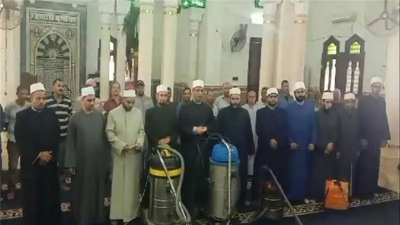  أوقاف السويس تبدأ في نظافة وتعقيم المساجد إستعداداً لـ 