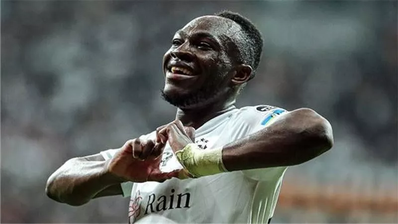 قبل البطولة العربية.. الزمالك يبدأ التفاوض لضم موليكا على سبيل الإعارة
