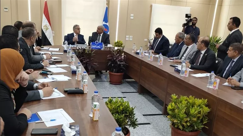 وفد محلية النواب في السويس.. والمحافظ: نحرص على ترشيد النفقات لصالح المواطنين