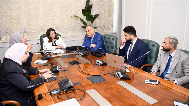 وزيرة الهجرة تستعرض تطبيق «المصريين في الخارج» وأهم الخدمات المقدمة من خلاله