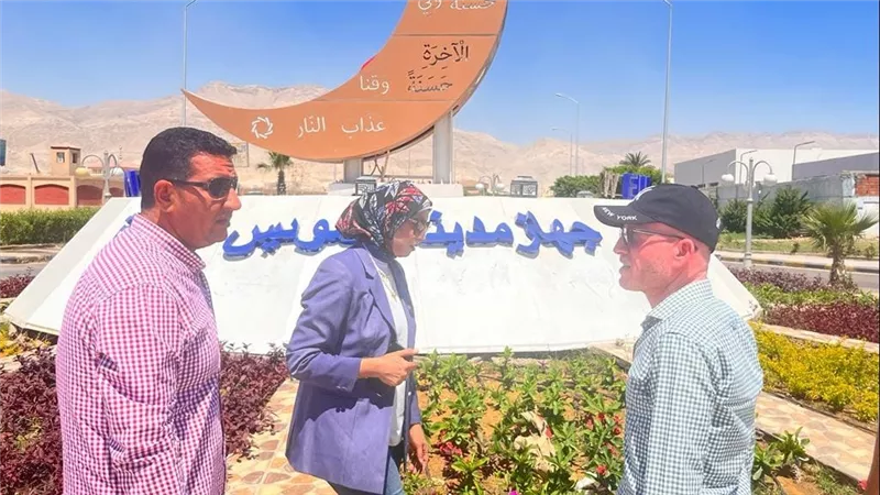 رئيس مدينة السويس الجديدة تتفقد تقليم وتهذيب الأشجار