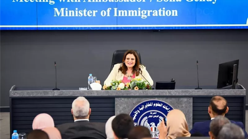 وزيرة الهجرة تلتقي عددا من الملحقين العسكريين العرب والأجانب