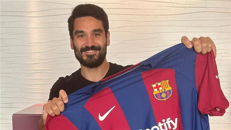 جوندوجان: أحلم بقميص برشلونة منذ طفولتي.. ومانشستر سيتي أعظم تجربة في مسيرتي